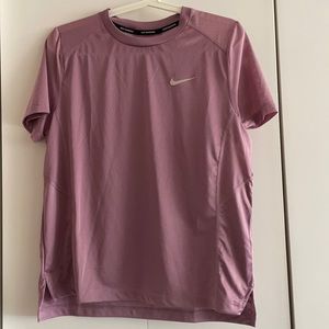 NWT Nike Women’s Dry Fit T-shirt Size Medium